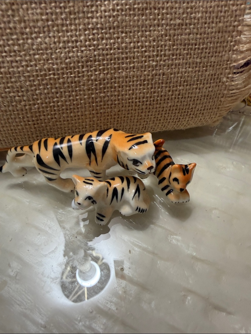 Hand-Painted Tiger Family Toy Set - Orange and White